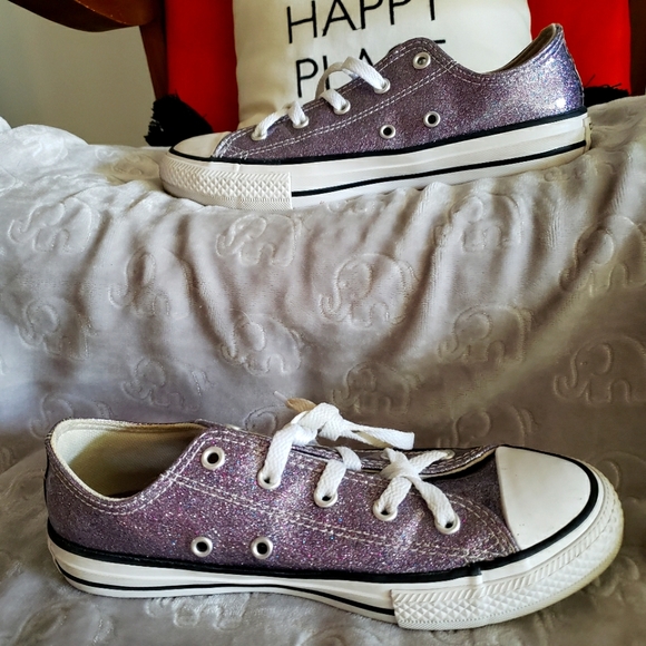 EUC CTAS Classic Chuck Taylor (4 JR.) Moody Purple Glitter kicks - Picture 2 of 9